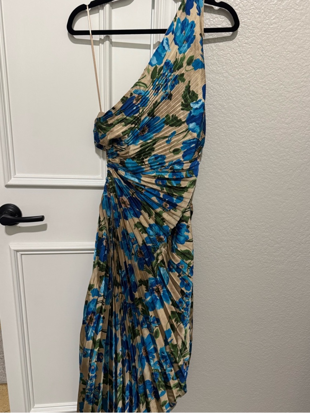 Vici One-Shoulder Blue Floral Pleated Midi Dress on Cream